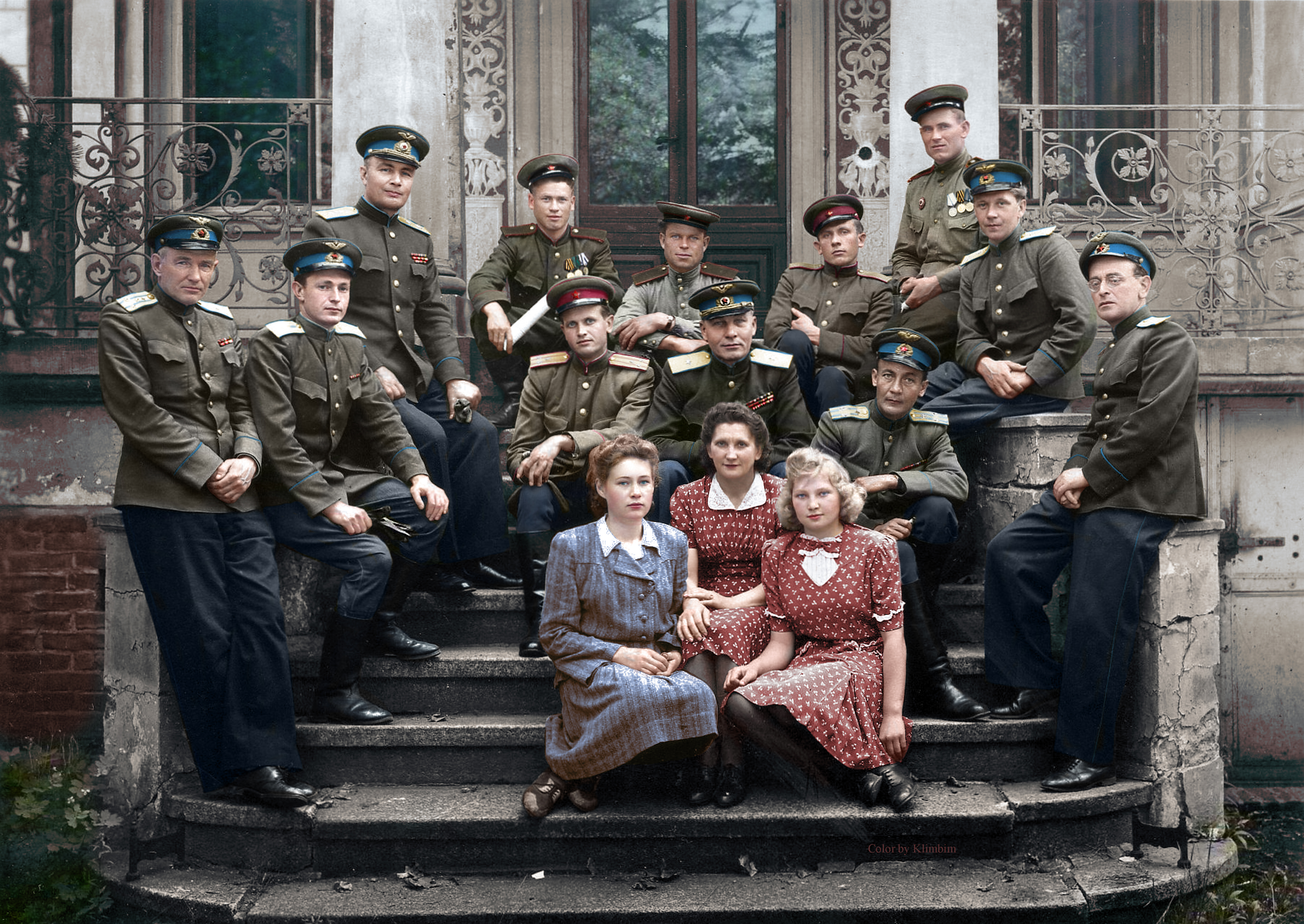 Семьи после войны. Послевоенные годы. Советские люди. Германия 1946.