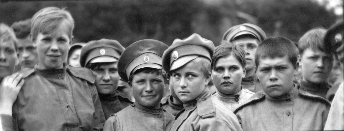 1st-Russian-Women's-Battalion-of-Death-Russia-1917-bw.jpg